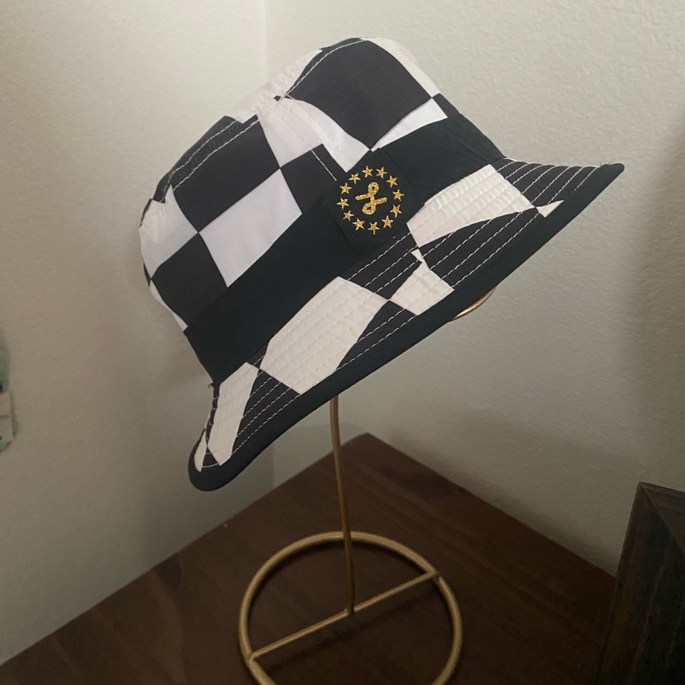 Reversed checker bucket hat - Picture 2 of 4